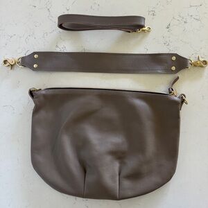 Clare V  Moyen Messenger : rare WARM Grey color